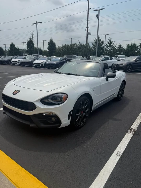 2017 Fiat 124 Spider - Image 8 of 17