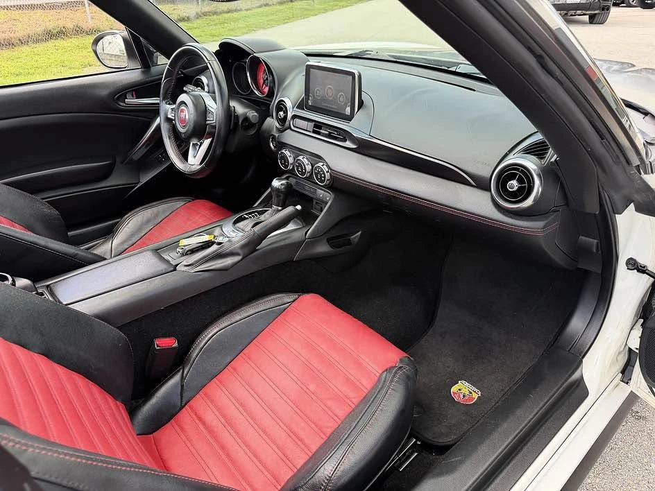 2017 Fiat 124 Spider - Image 8 of 10