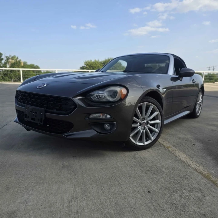 2017 Fiat 124 Spider - Image 2 of 14