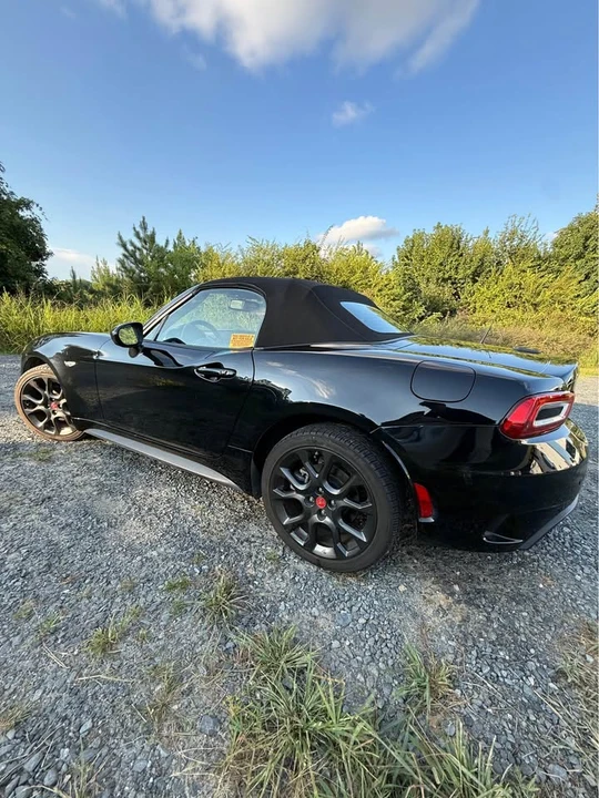 2017 Fiat 124 Spider - Image 2 of 8