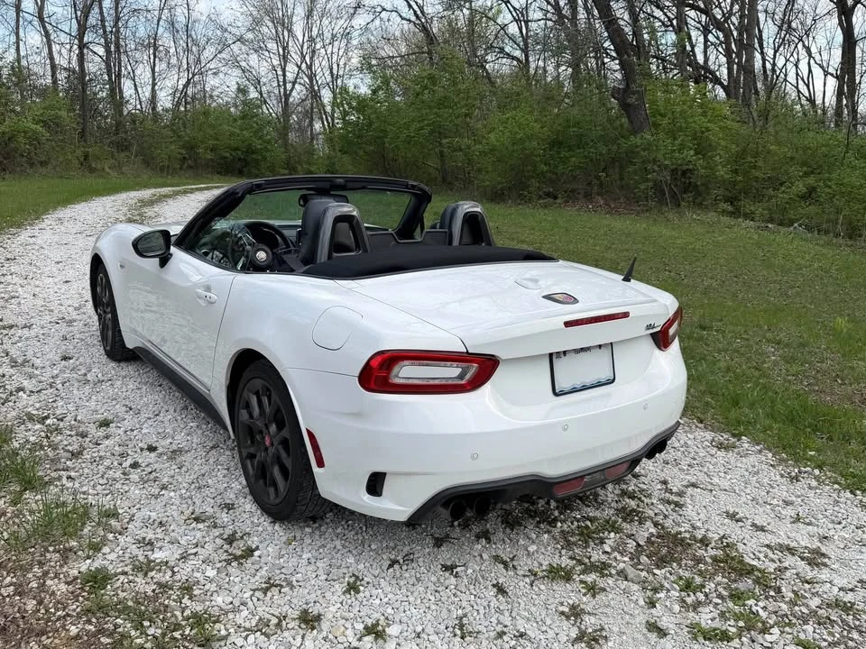 2017 Fiat 124 Spider - Image 10 of 12