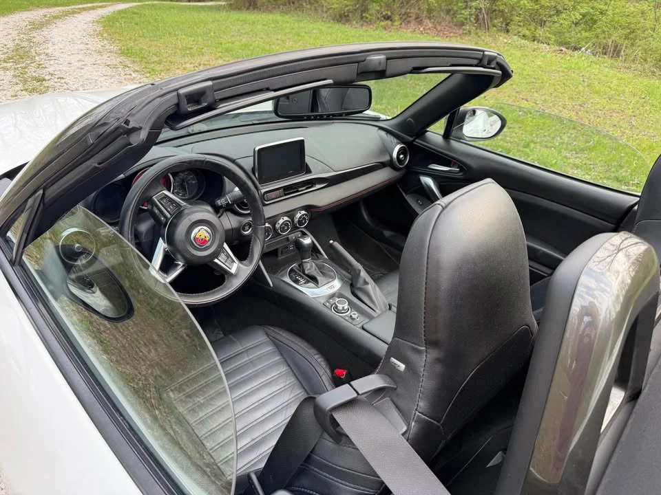 2017 Fiat 124 Spider - Image 9 of 12