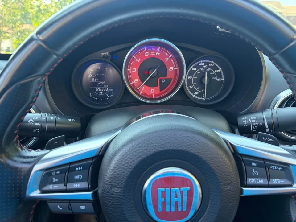 2017 Fiat 124 Spider - Image 8 of 9