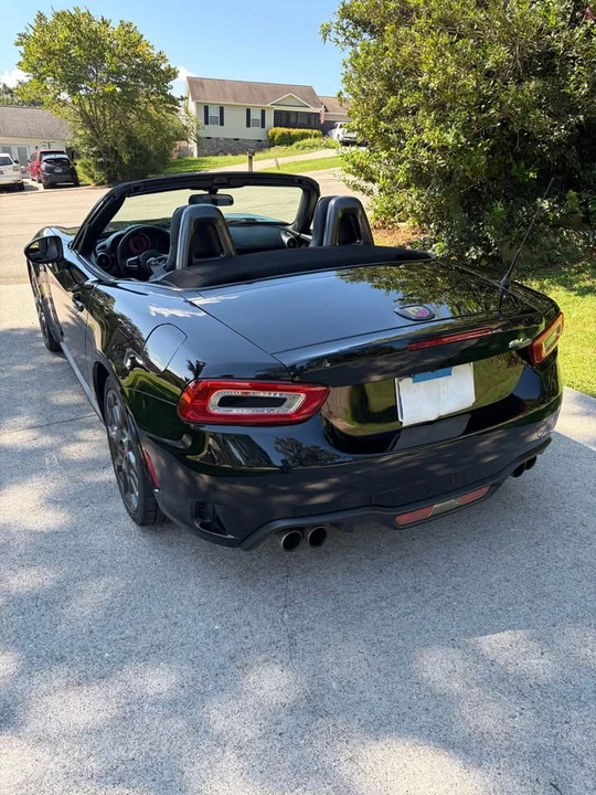 2017 Fiat 124 Spider - Image 2 of 9