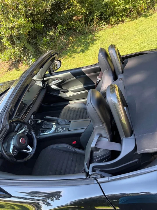 2017 Fiat 124 Spider - Image 5 of 9
