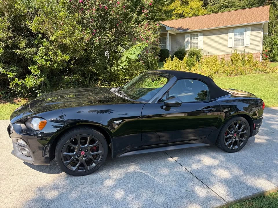 2017 Fiat 124 Spider - Image 9 of 9