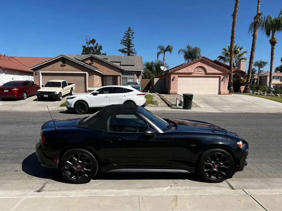2017 Fiat 124 Spider - Image 9 of 10
