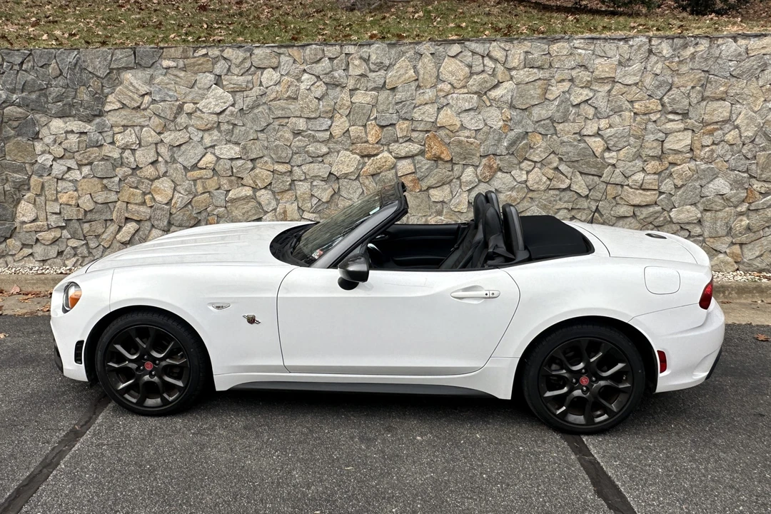 2017 Fiat 124 Spider - Image 8 of 31