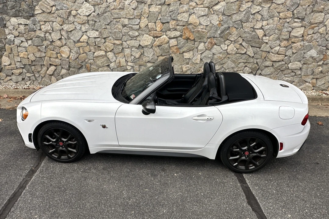 2017 Fiat 124 Spider - Image 11 of 31