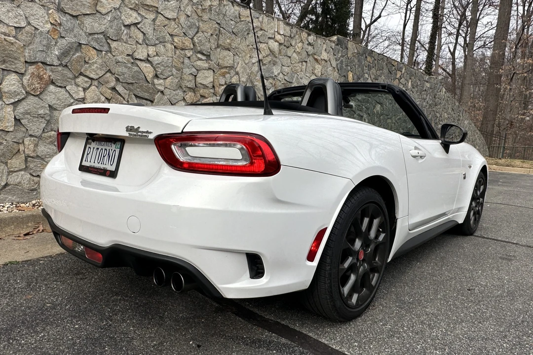 2017 Fiat 124 Spider - Image 25 of 31