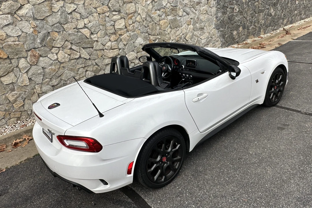 2017 Fiat 124 Spider - Image 26 of 31