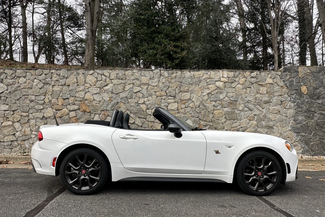 2017 Fiat 124 Spider - Image 27 of 31