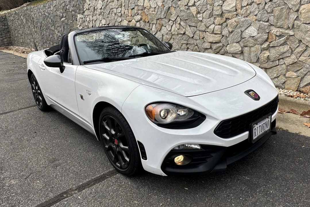 2017 Fiat 124 Spider - Image 28 of 31