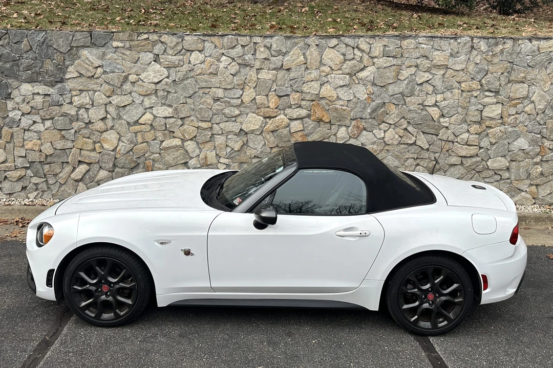 2017 Fiat 124 Spider - Image 9 of 31