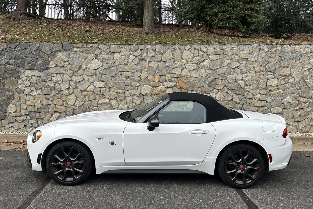 2017 Fiat 124 Spider - Image 10 of 31