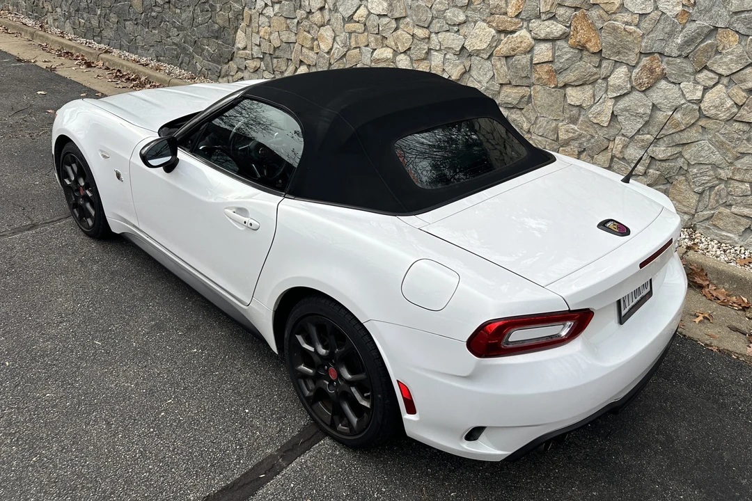 2017 Fiat 124 Spider - Image 14 of 31