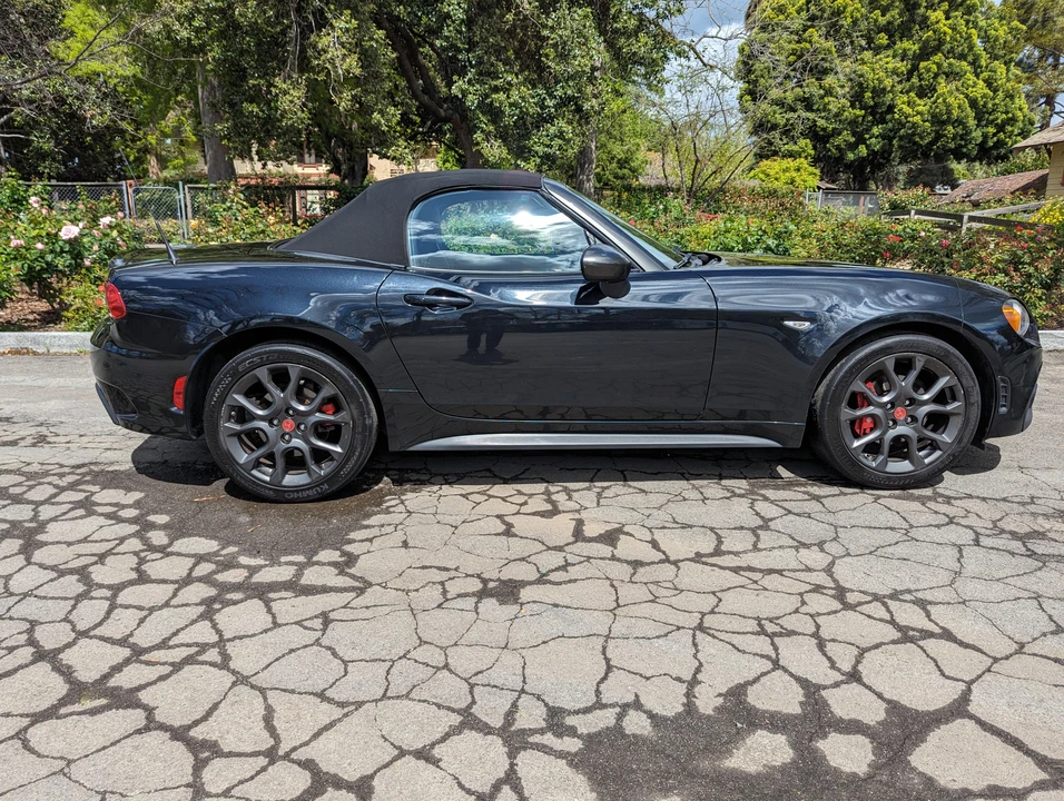 2017 Fiat 124 Spider - Image 24 of 31