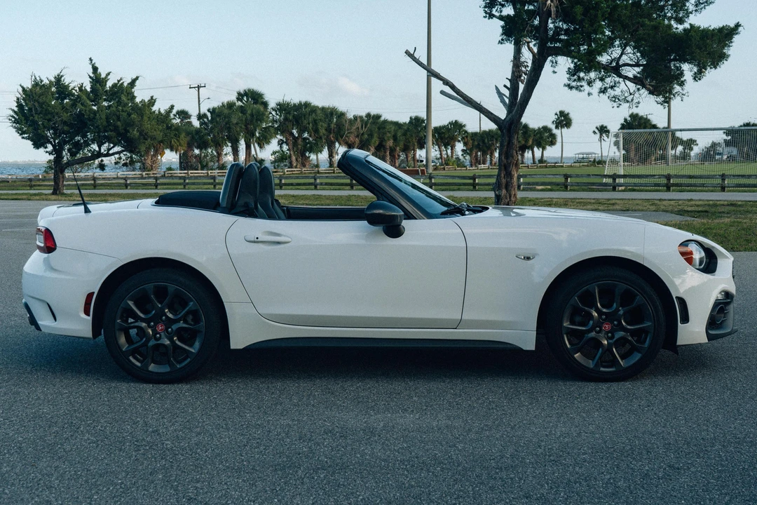 2017 Fiat 124 Spider - Image 3 of 31