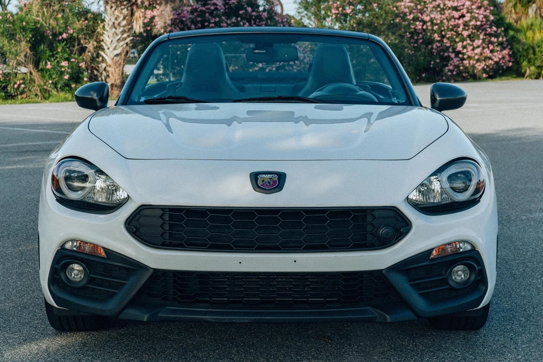 2017 Fiat 124 Spider - Image 2 of 31