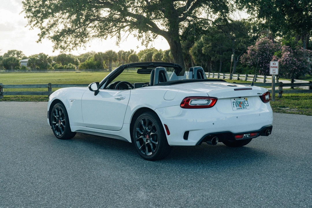 2017 Fiat 124 Spider - Image 16 of 31