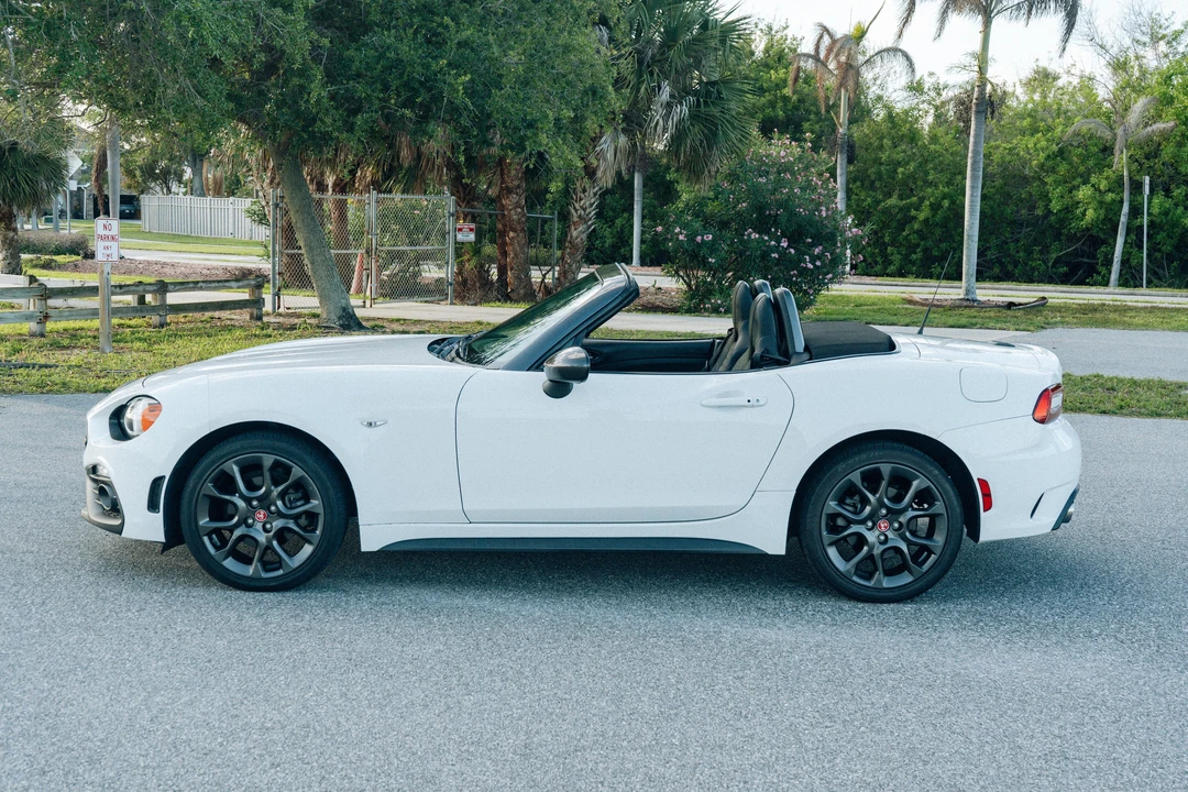 2017 Fiat 124 Spider - Image 15 of 31