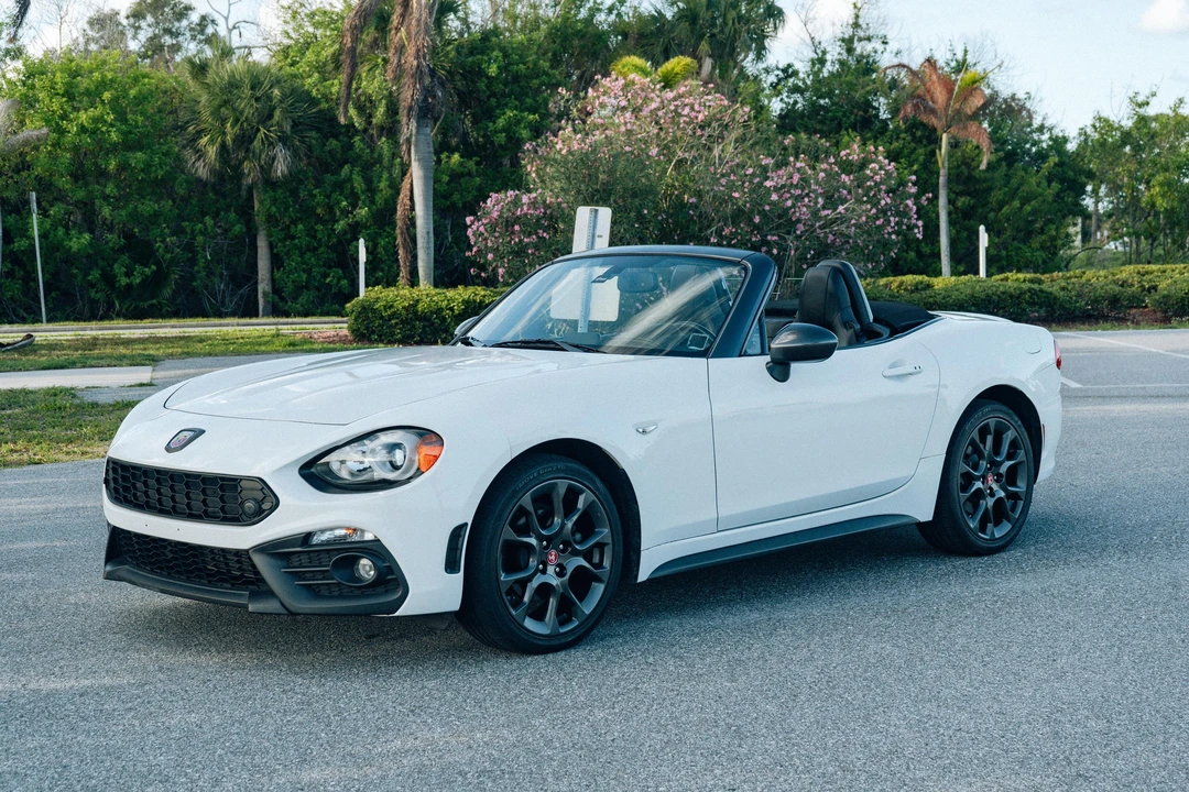 2017 Fiat 124 Spider - Image 14 of 31
