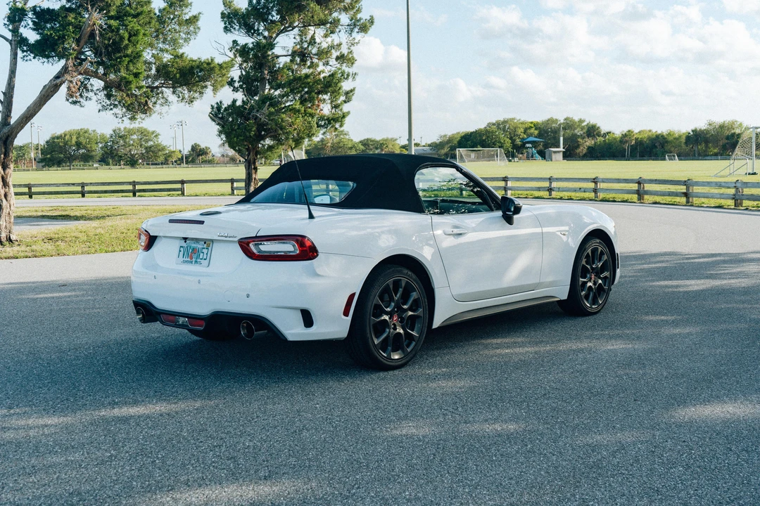2017 Fiat 124 Spider - Image 11 of 31