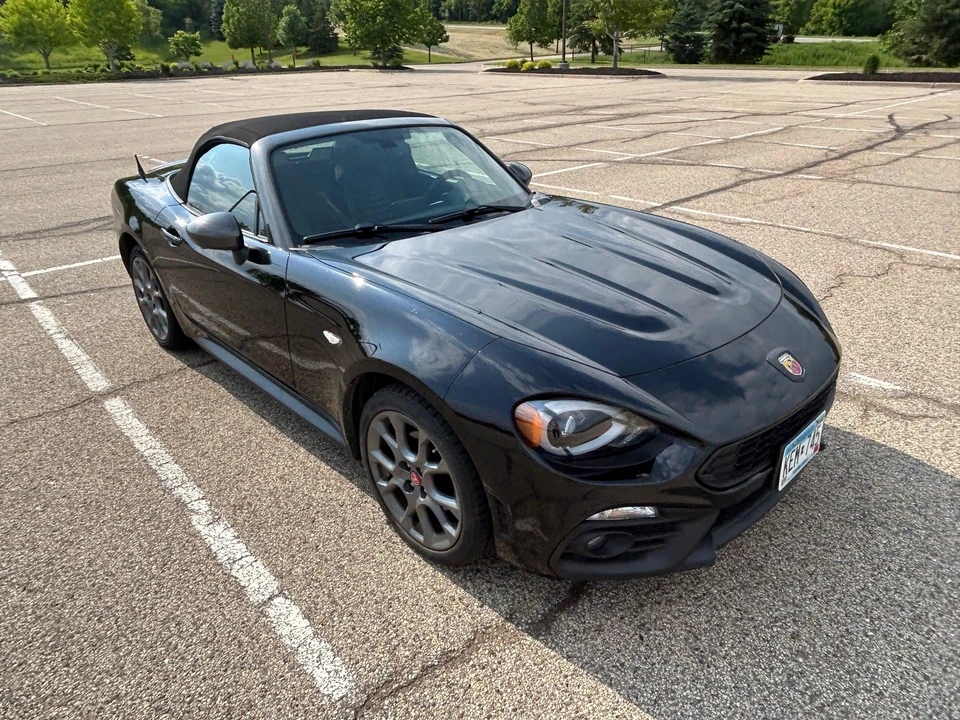 2017 Fiat 124 Spider - Image 17 of 31