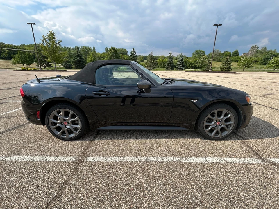 2017 Fiat 124 Spider - Image 16 of 31