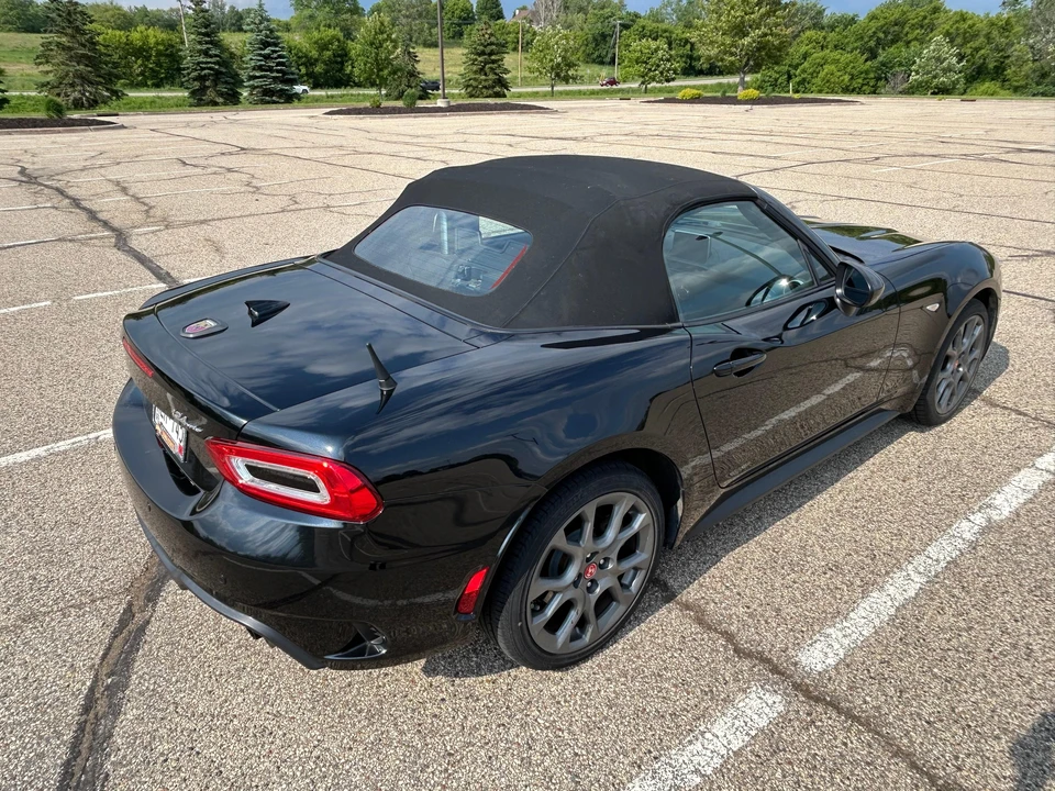 2017 Fiat 124 Spider - Image 15 of 31