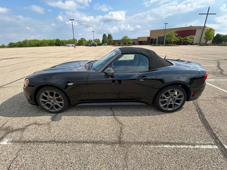 2017 Fiat 124 Spider - Image 12 of 31