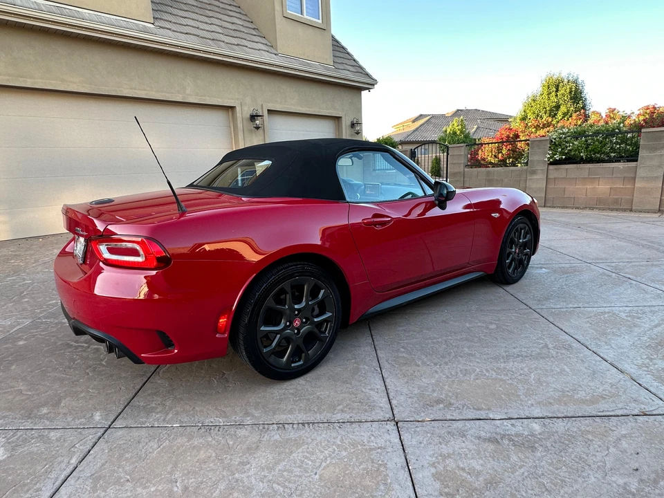 2017 Fiat 124 Spider - Image 27 of 31