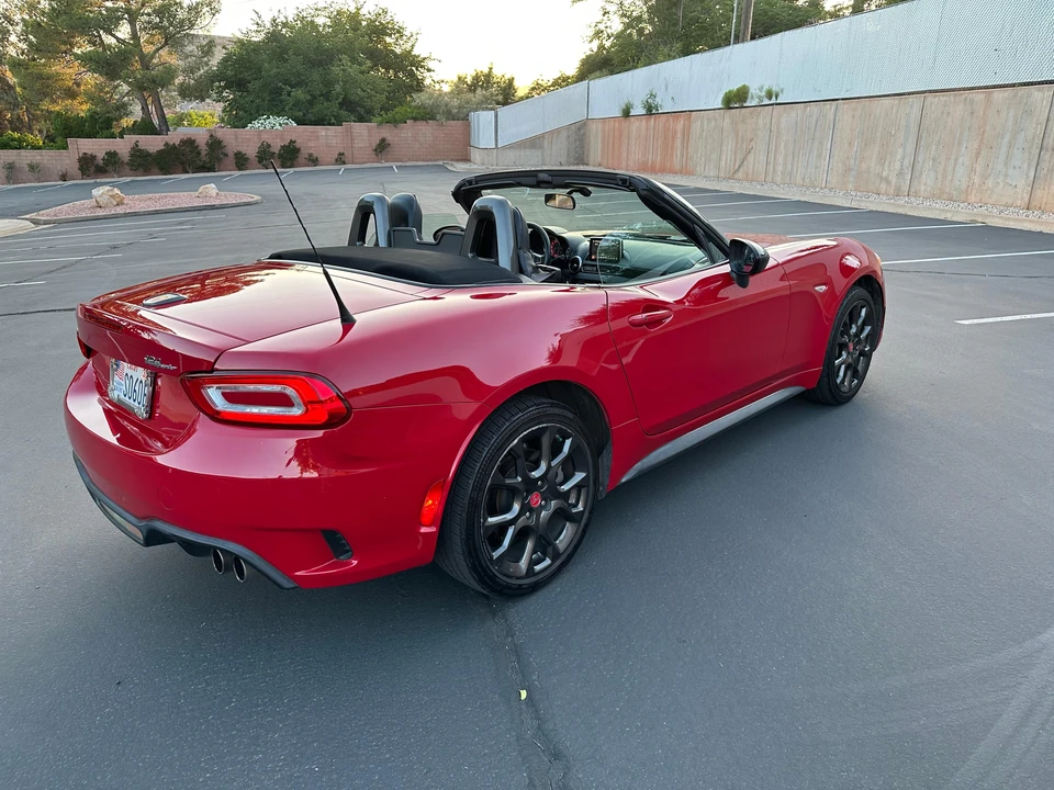 2017 Fiat 124 Spider - Image 16 of 31