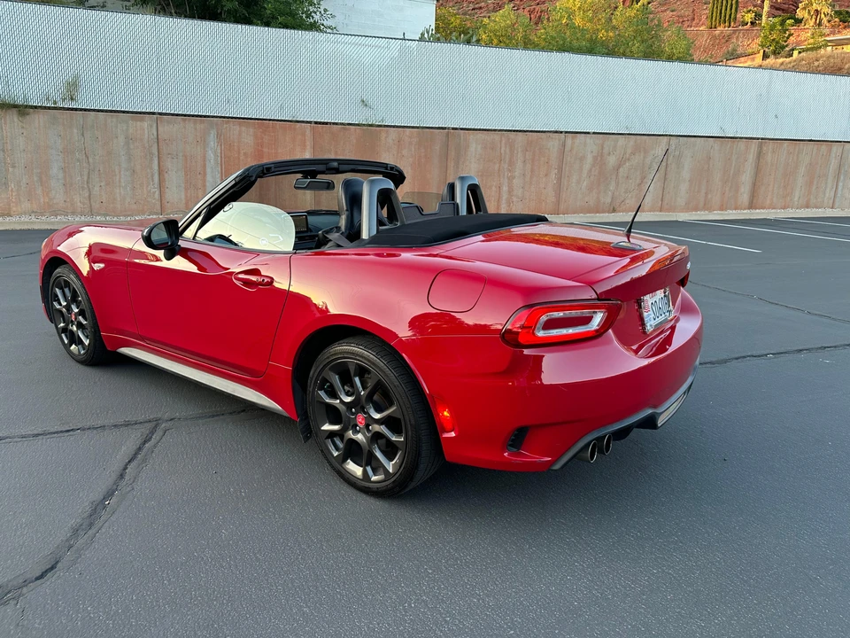 2017 Fiat 124 Spider - Image 11 of 31