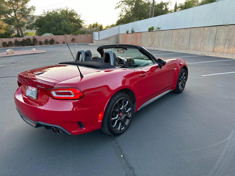 2017 Fiat 124 Spider - Image 15 of 31