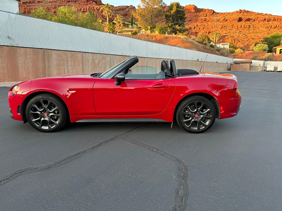 2017 Fiat 124 Spider - Image 10 of 31