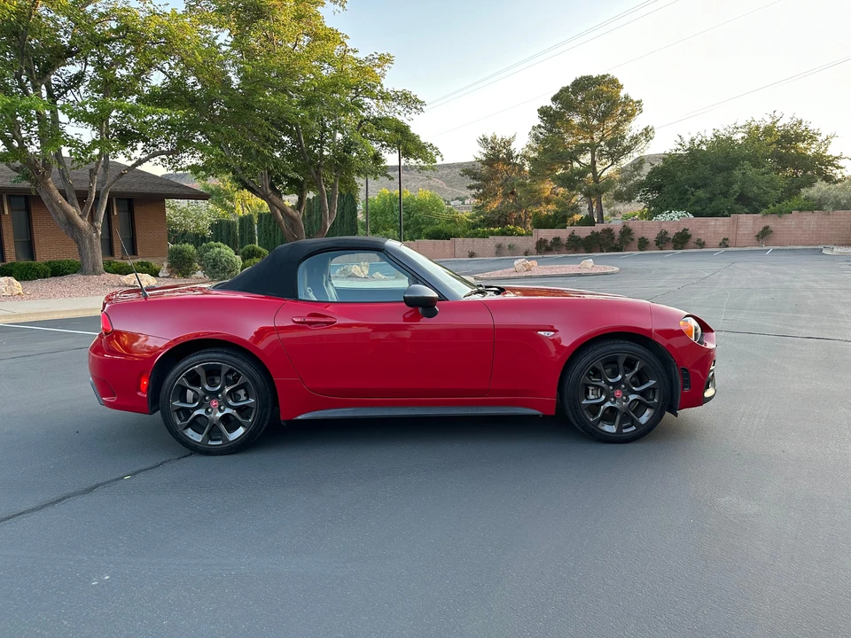 2017 Fiat 124 Spider - Image 28 of 31