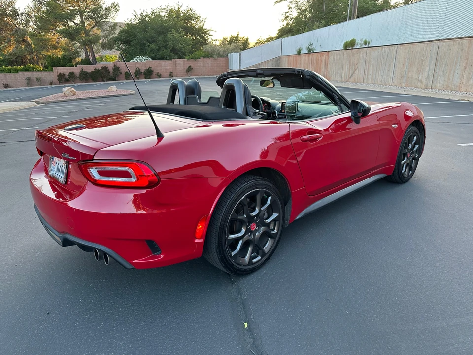2017 Fiat 124 Spider - Image 17 of 31