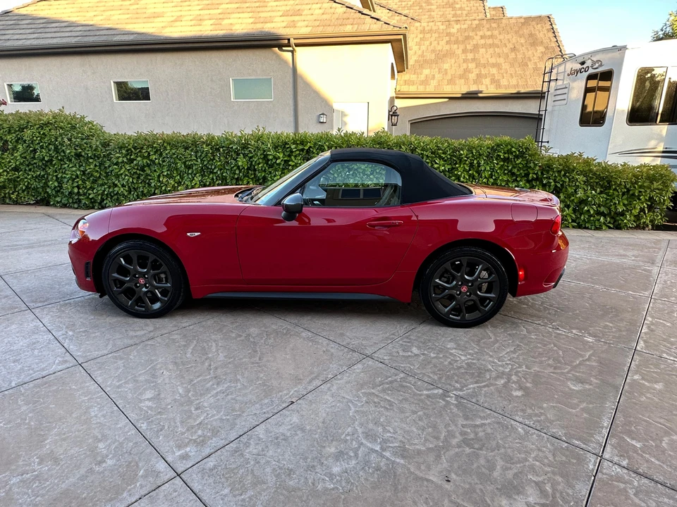 2017 Fiat 124 Spider - Image 24 of 31
