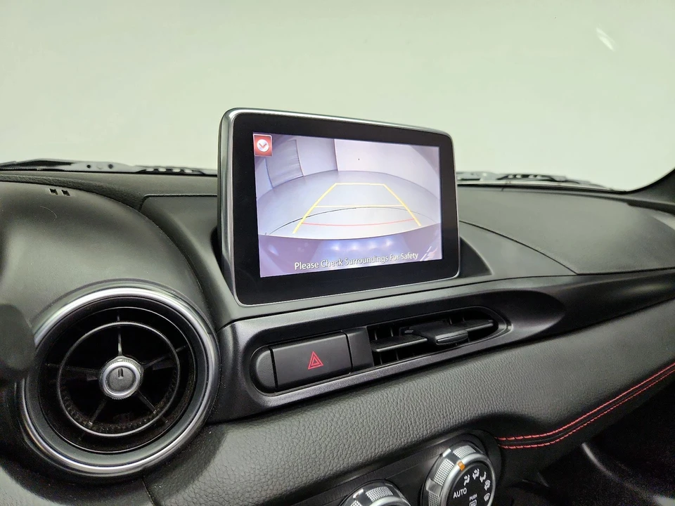 2017 Fiat 124 Spider - Image 15 of 25