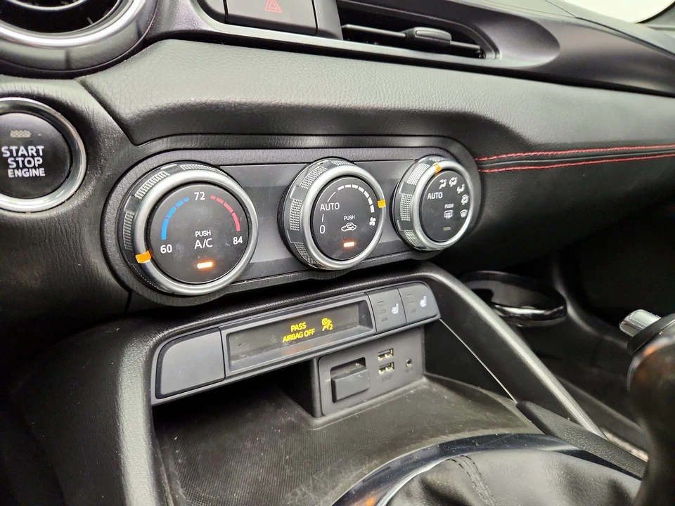 2017 Fiat 124 Spider - Image 17 of 25