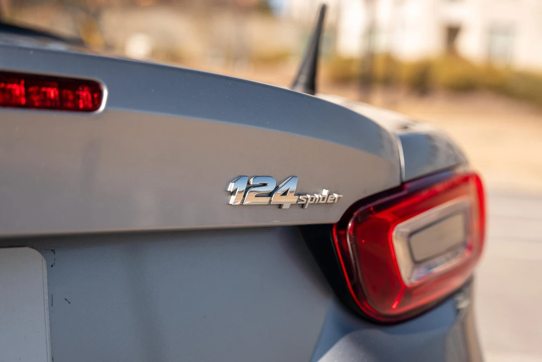 2017 Fiat 124 Spider - Image 24 of 31