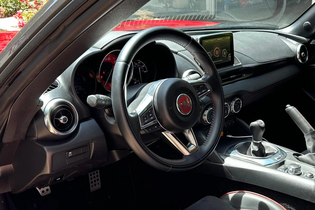 2017 Fiat 124 Spider - Image 25 of 31