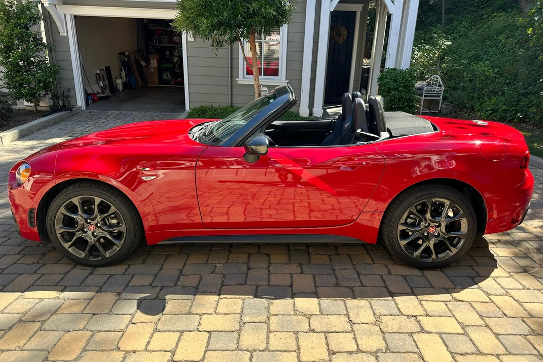 2017 Fiat 124 Spider - Image 10 of 31