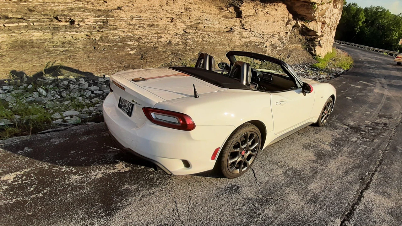 2017 Fiat 124 Spider - Image 31 of 31