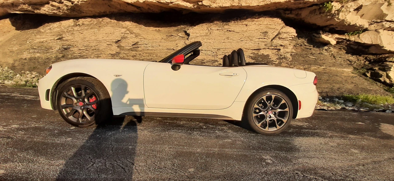 2017 Fiat 124 Spider - Image 17 of 31