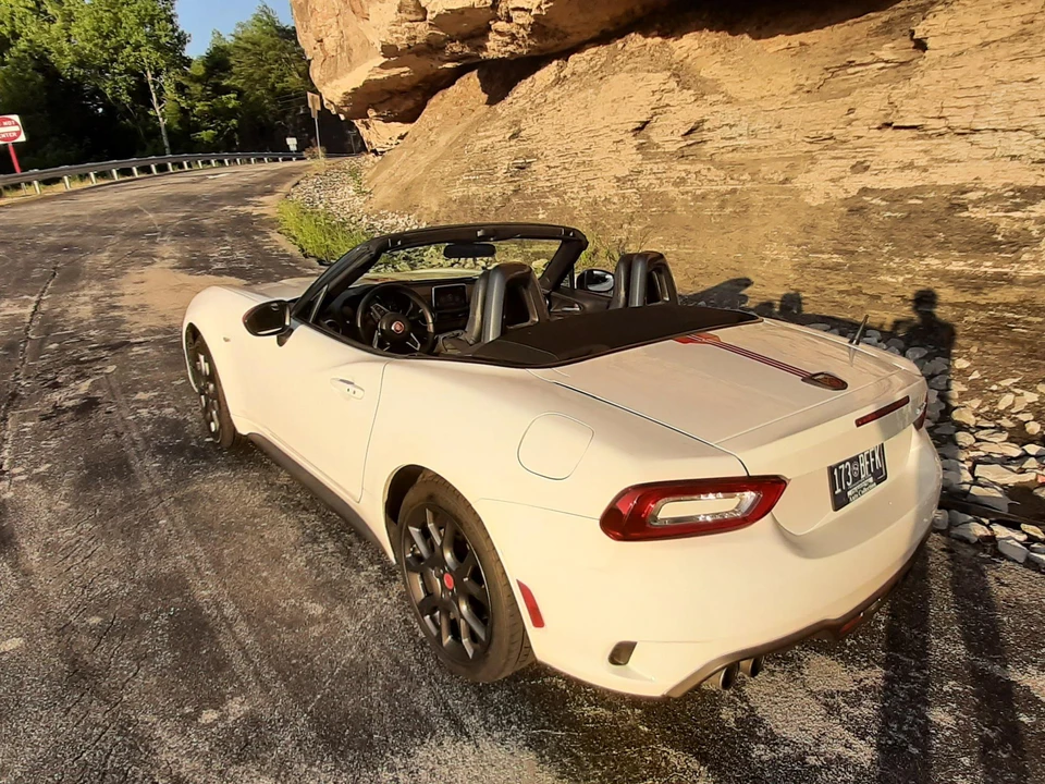 2017 Fiat 124 Spider - Image 21 of 31