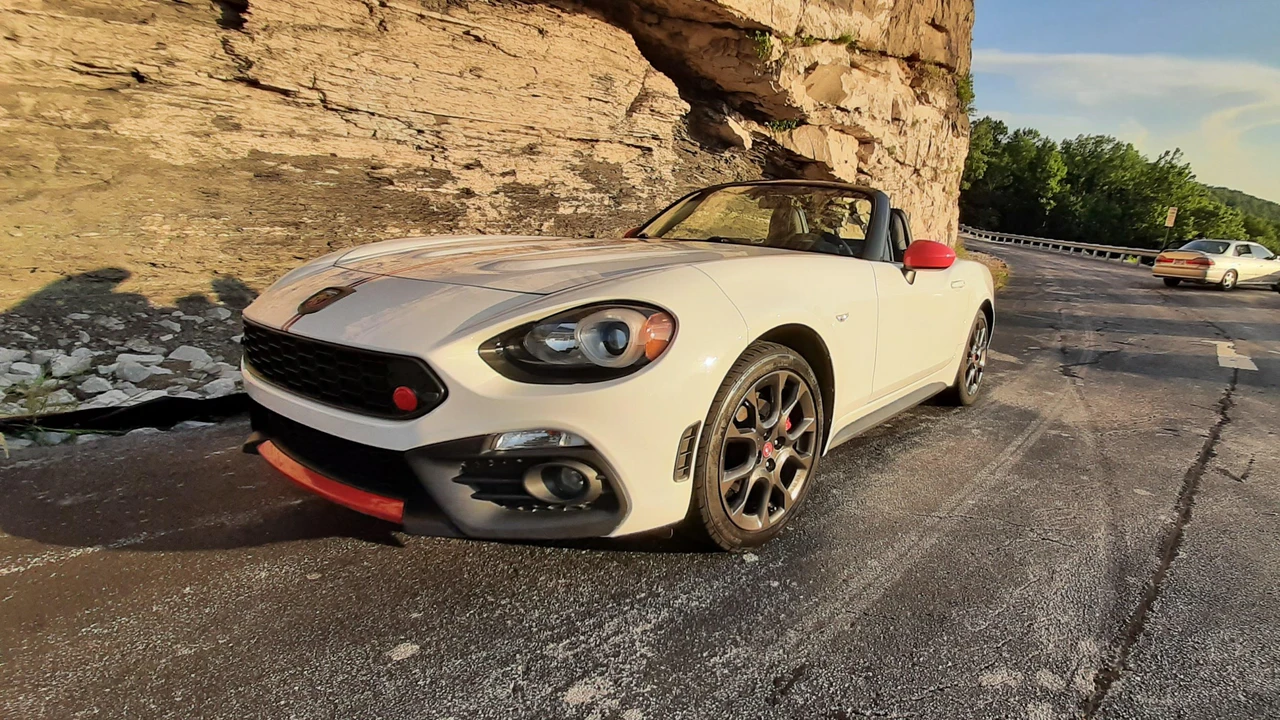 2017 Fiat 124 Spider - Image 13 of 31