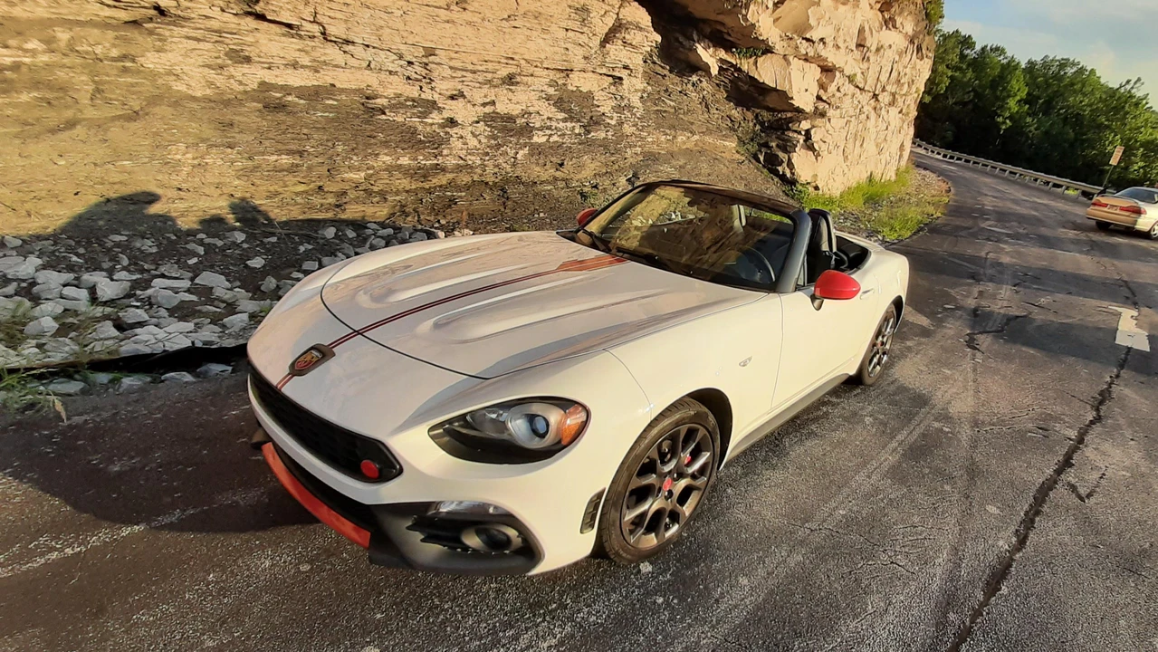 2017 Fiat 124 Spider - Image 12 of 31