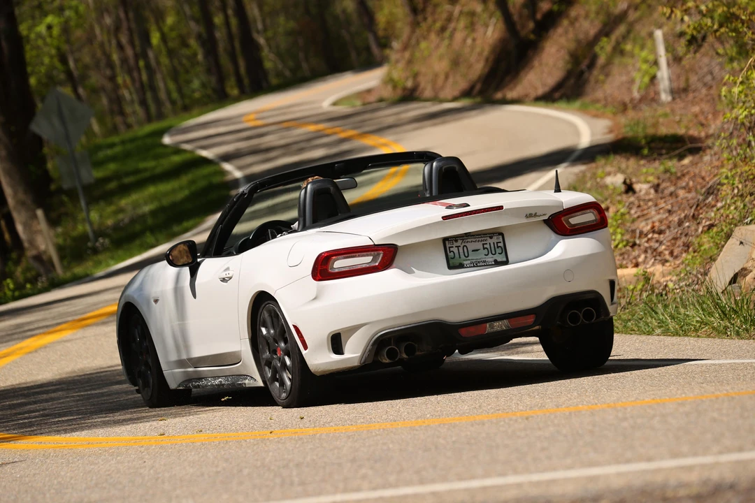 2017 Fiat 124 Spider - Image 22 of 31